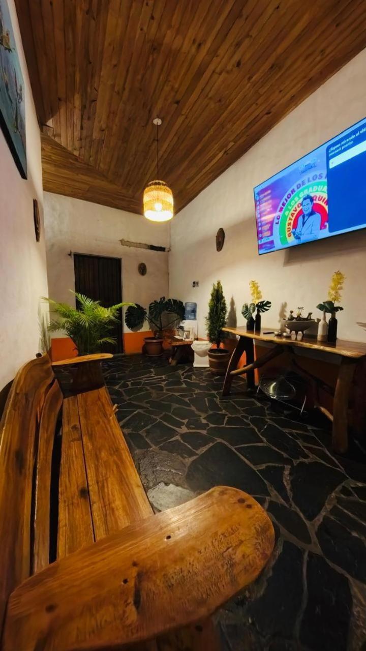 Hotel Alcazar Real Utica エクステリア 写真