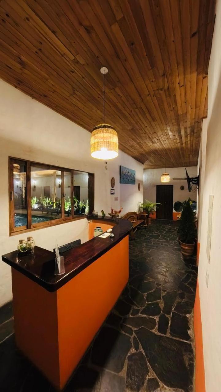 Hotel Alcazar Real Utica エクステリア 写真